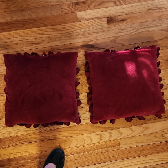 Lot Of Two Elegant Velvet Burgundy Floral Petals Accent Pillows 15" Square - Picture 3 of 3